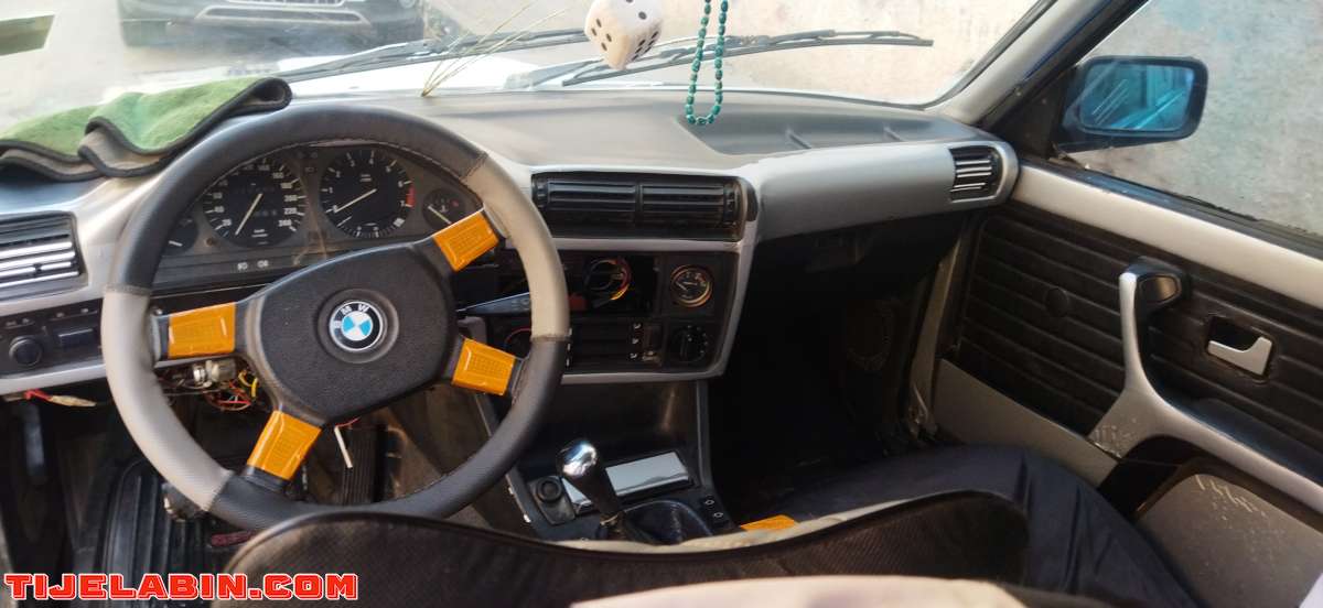BMW E30