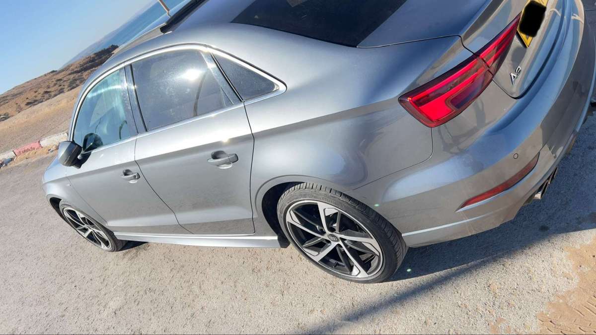 Audi A3 limousine 143 cheveux