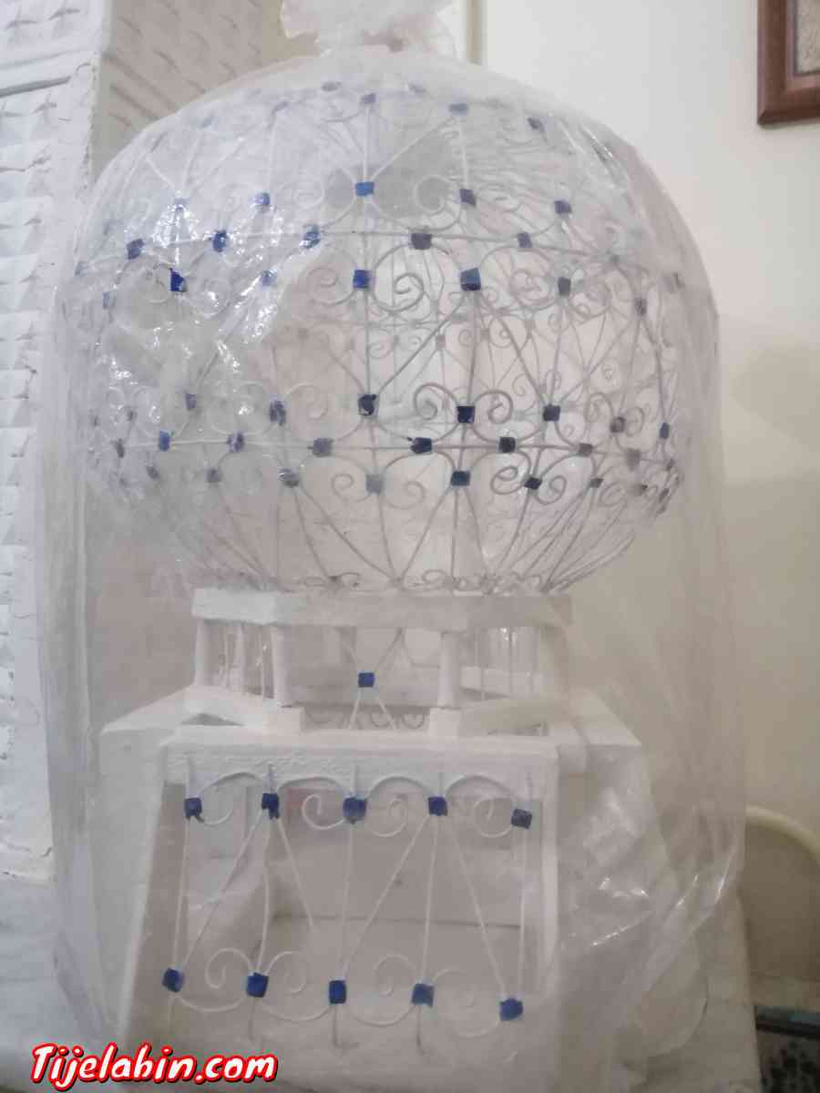 très belle cage pour les oiseaux