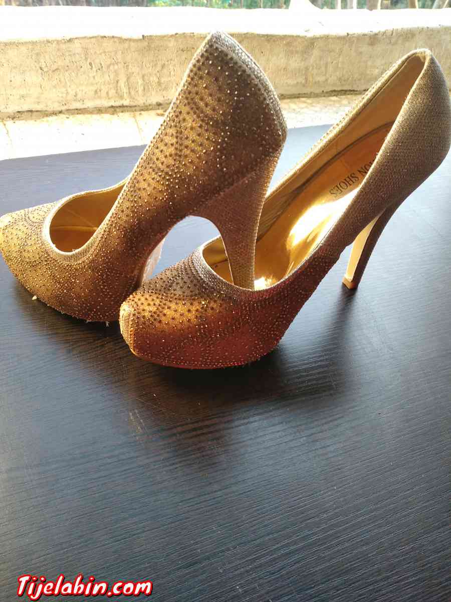 حذاء كعب عالي للعرائس جديد مقاس 40 لون ذهبي - Beni Aziz, Setif - Tijelabin