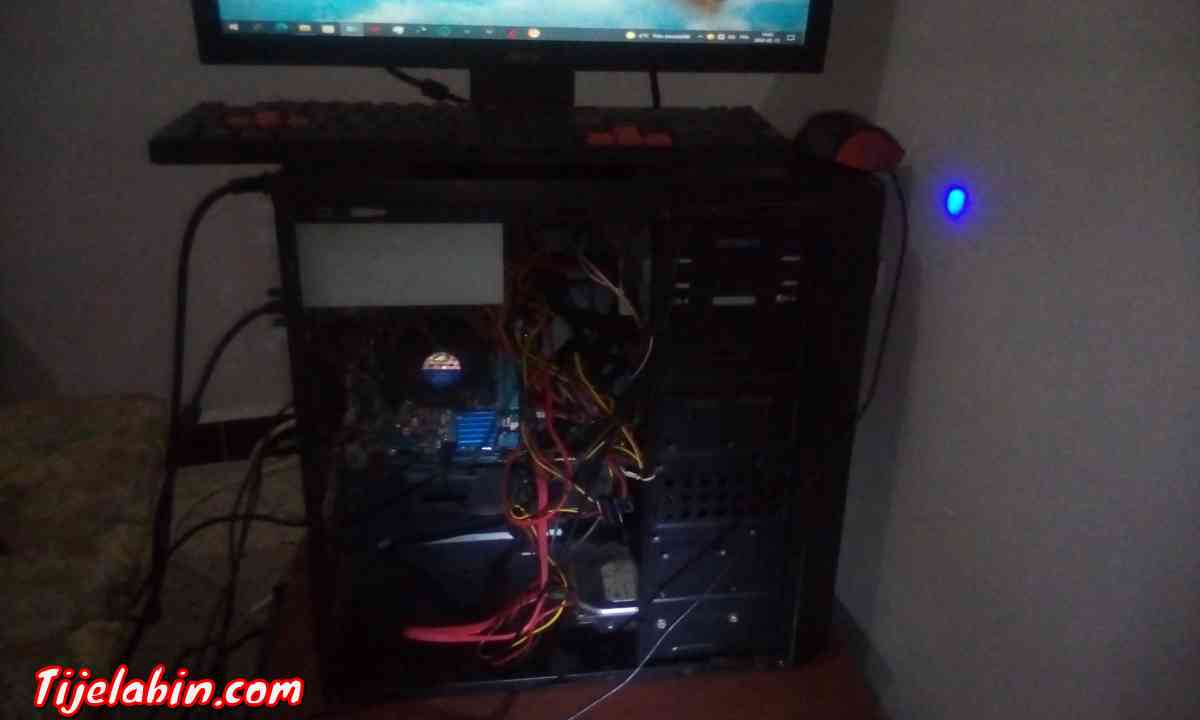 كمبيوتر مكتبي للبيع في شباب - Adekar, Béjaïa - Tijelabin