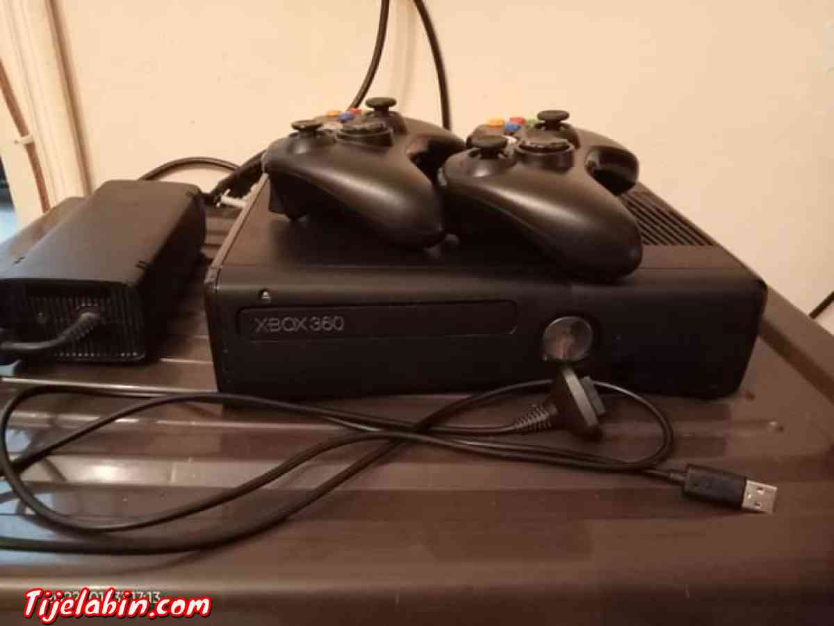 Xbox 360 slim éta Chaba 2 Manet fih lia jeu chabin - Oran, Oran - Tijelabin
