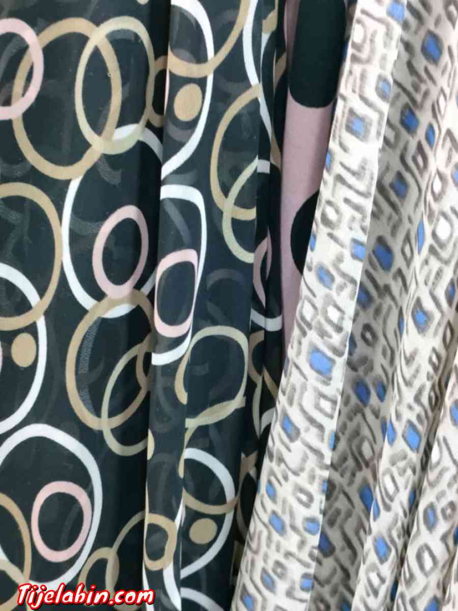 اقمشة مختلة كامل صولد البيع جلة وتجزئة وبالكيلو المقر بجاية - Bejaia, Béjaïa - Tijelabin