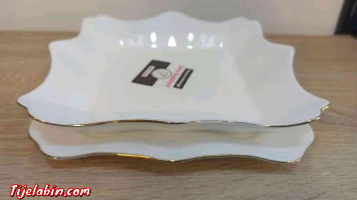 services a table Blanc - Ouled Fayet, Alger - Tijelabin