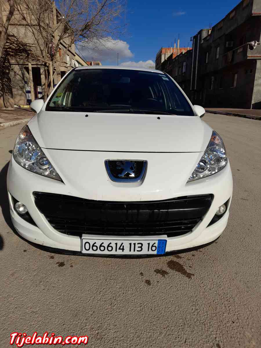 Peugeot 207 2013 1.4 ess 75 ch roulé 159000km
