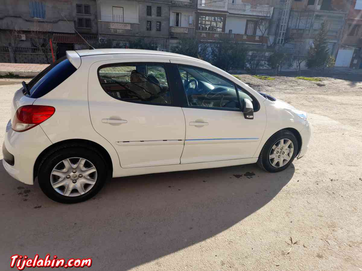 Peugeot 207 2013 1.4 ess 75 ch roulé 159000km - Douera, Alger - Tijelabin
