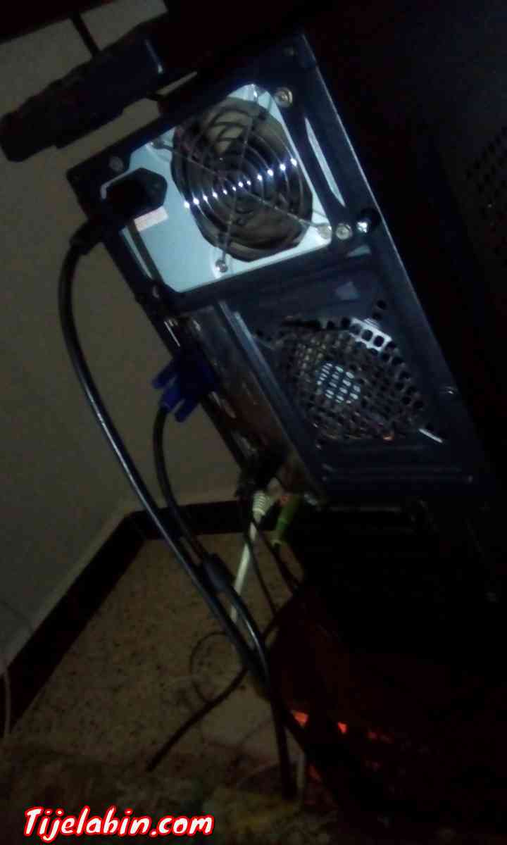 كومبيوتر مكتبي للبيع في شباب وسوم - Adekar, Béjaïa