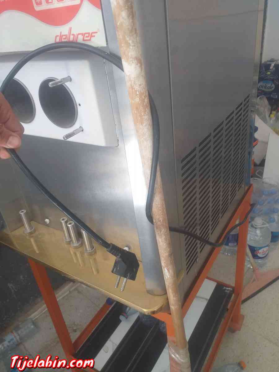 مكينة صنع المثلاجات . - El Marsa, Chlef - Tijelabin