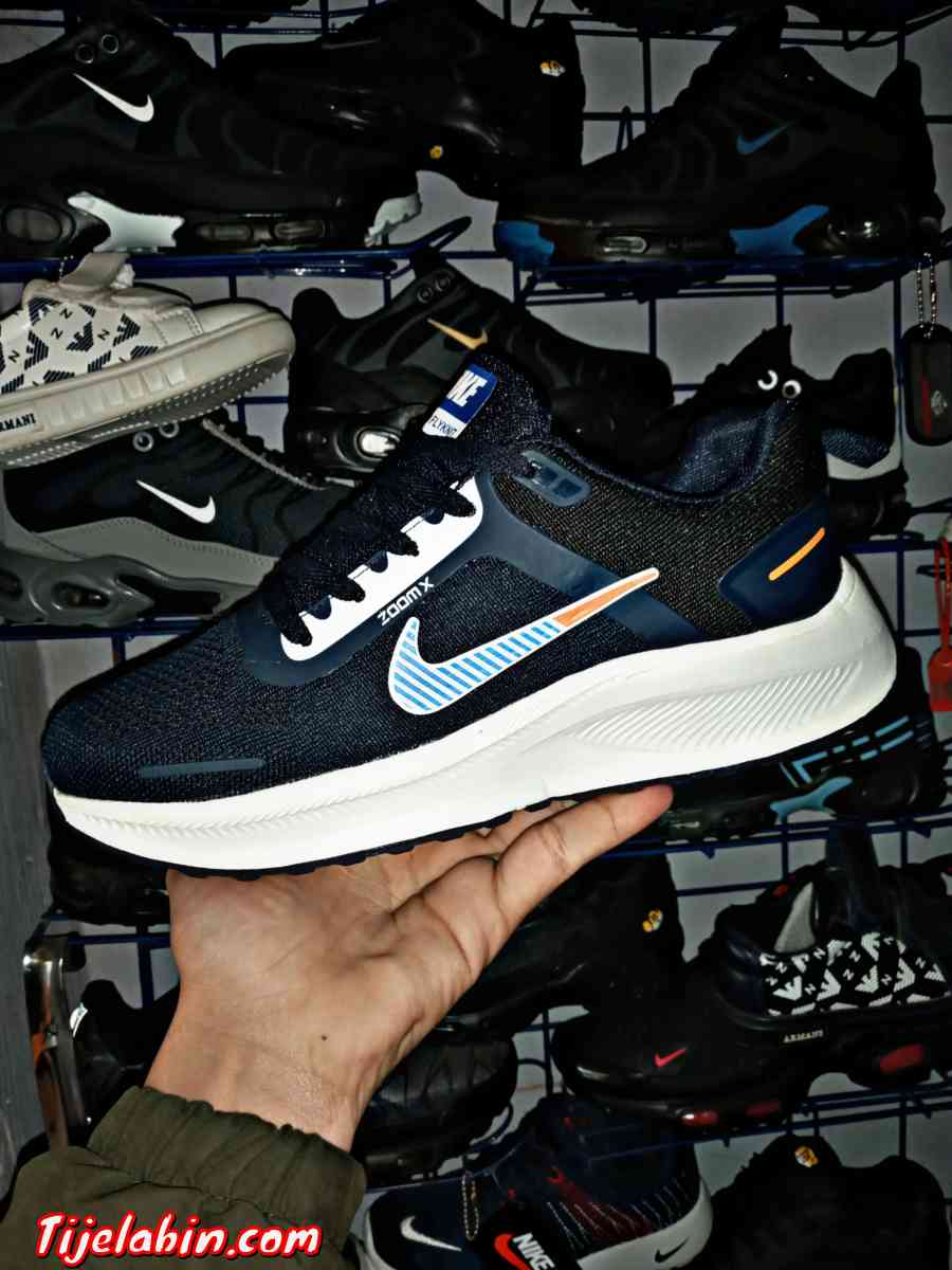 NIKE ZOOM  حاجة شابة خفيفة لسومال قومي وسوامة زينة - Abou El Hassen, Chlef - Tijelabin