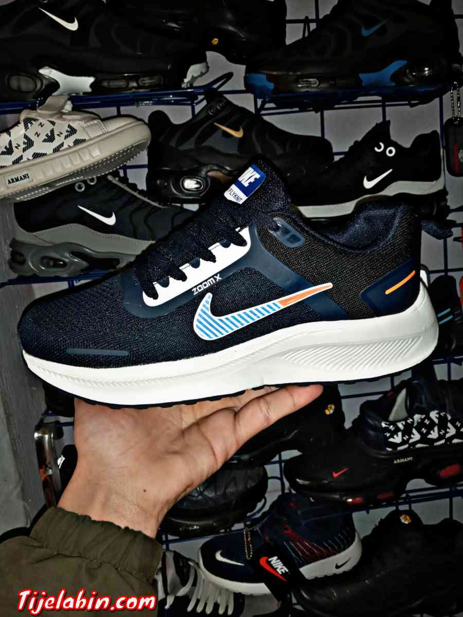 NIKE ZOOM  حاجة شابة خفيفة لسومال قومي وسوامة زينة - Abou El Hassen, Chlef - Tijelabin