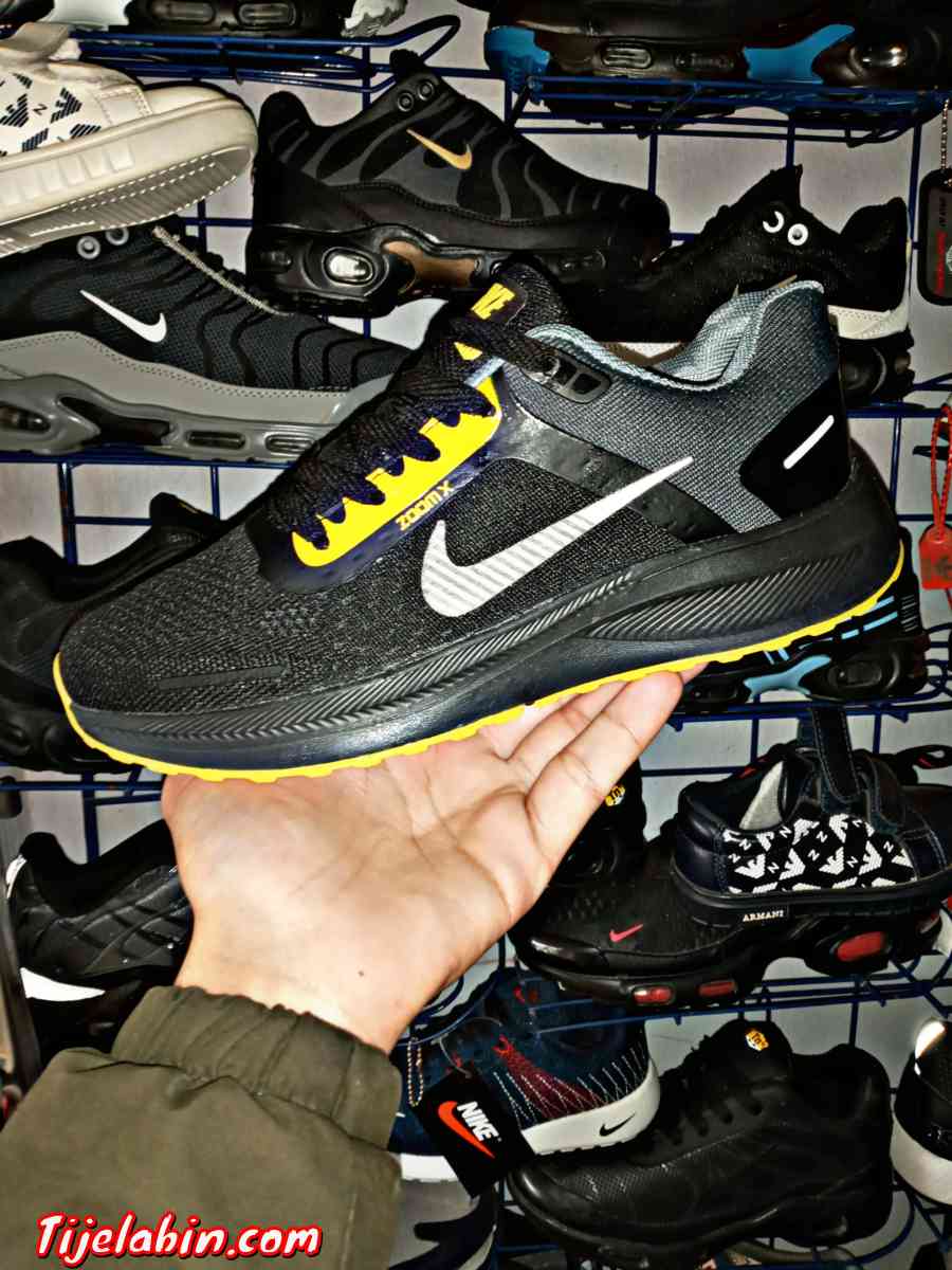 NIKE ZOOM  حاجة شابة خفيفة لسومال قومي وسوامة زينة - Abou El Hassen, Chlef - Tijelabin