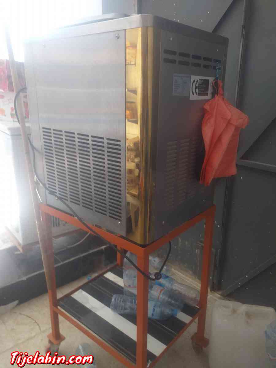 مكينة صنع المثلاجات . - El Marsa, Chlef - Tijelabin