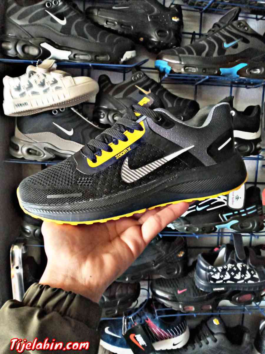 NIKE ZOOM  حاجة شابة خفيفة لسومال قومي وسوامة زينة - Abou El Hassen, Chlef - Tijelabin