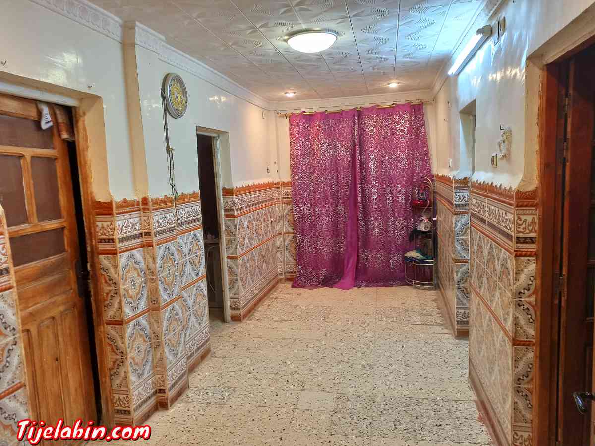 سكن اجتماعي 3 غرف و مرأب قرب محطة حافلات و محلات تجارية - El Oued, El Oued - Tijelabin