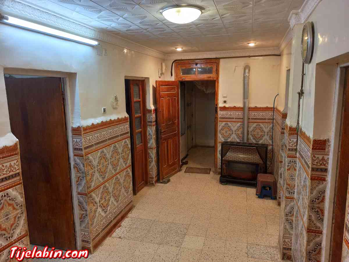 سكن اجتماعي 3 غرف و مرأب قرب محطة حافلات و محلات تجارية