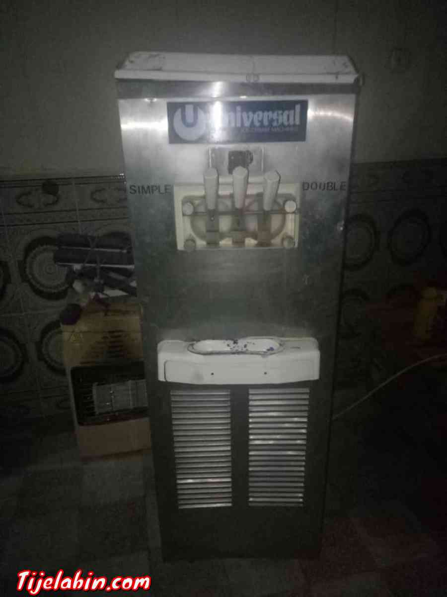 الة صنع المثلجات