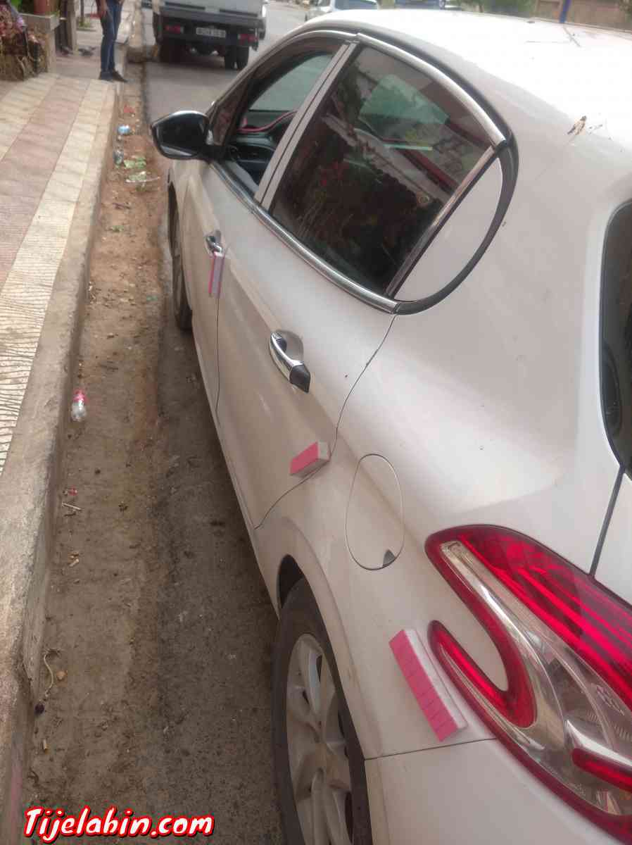 سيارة208 - Bouira, Bouira