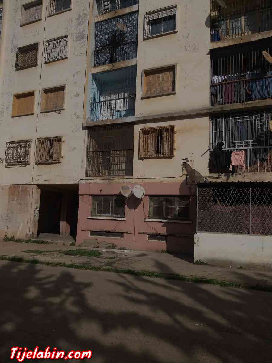 appartement f4 oran maraval radieus cité calme cité fermée - Oran, Oran - Tijelabin