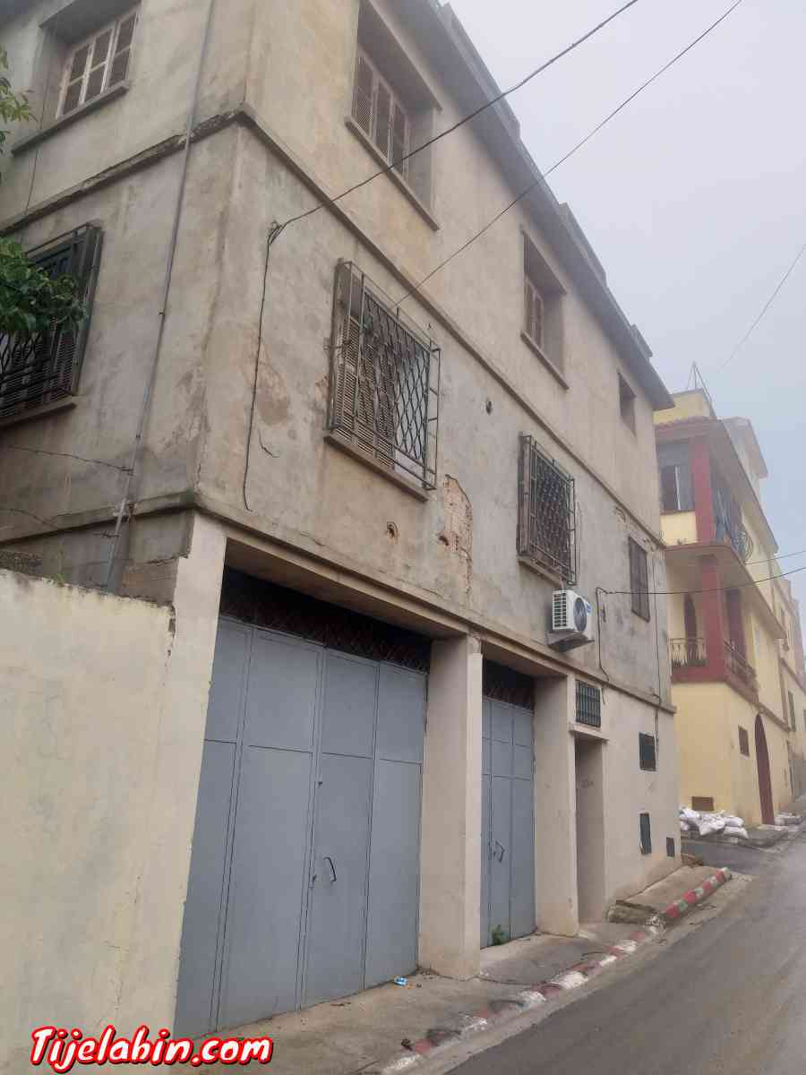 immeuble bien situé Cartier résidentiel bon coin  700 metres - Tlemcen, Tlemcen - Tijelabin