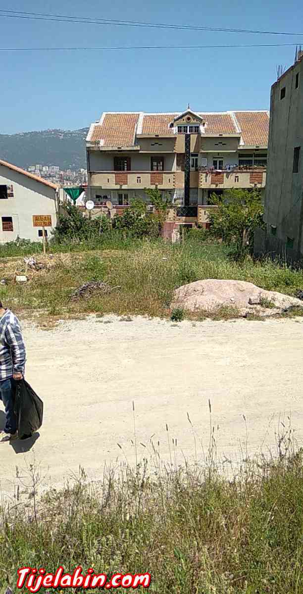 قطعة أرض للبيع صالحة للبناء متوفر غاز كهرباء وماء . - Abi Youcef, Tizi Ouzou - Tijelabin