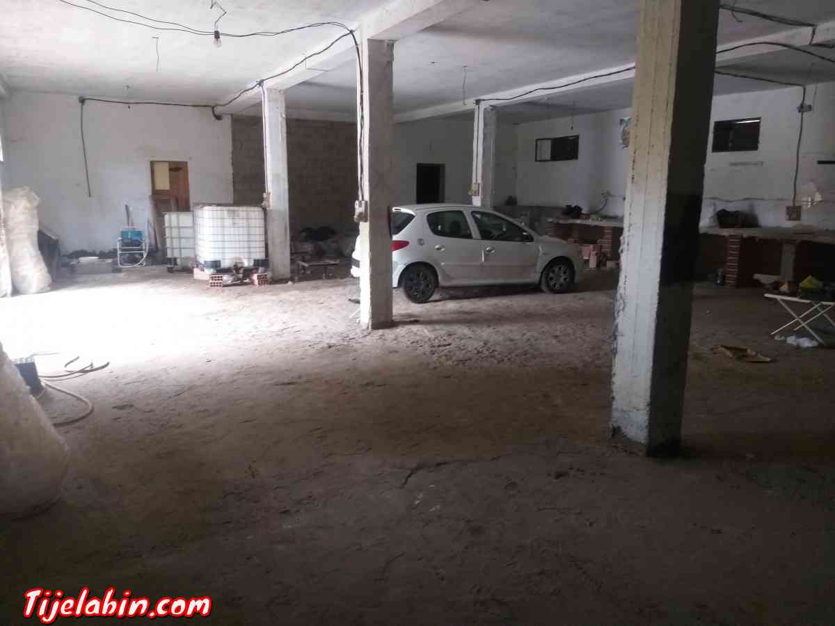 immeuble bien situé Cartier résidentiel bon coin  700 metres - Tlemcen, Tlemcen - Tijelabin