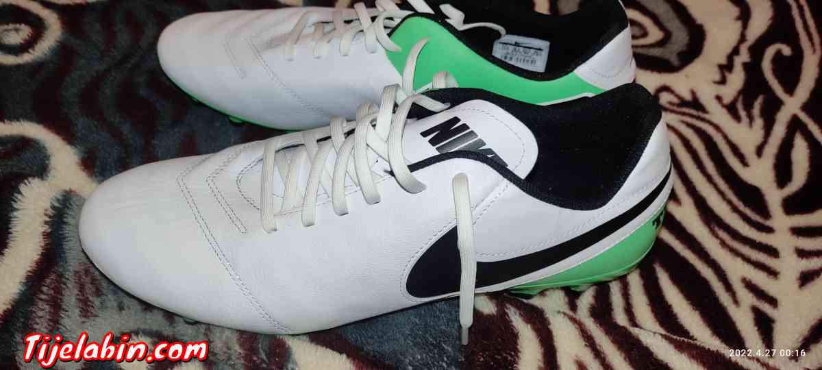 crampons de football pointure 45 - Seddouk, Béjaïa