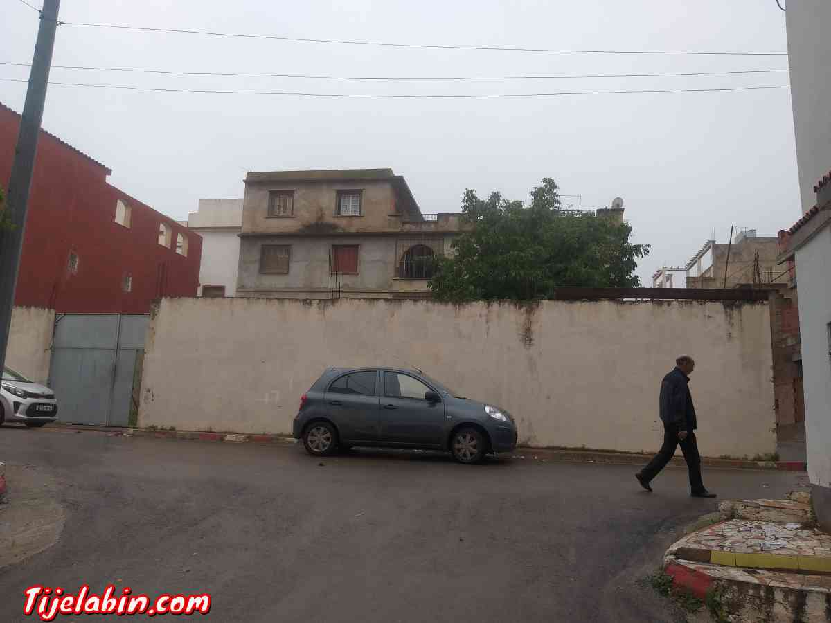 immeuble bien situé Cartier résidentiel bon coin  700 metres