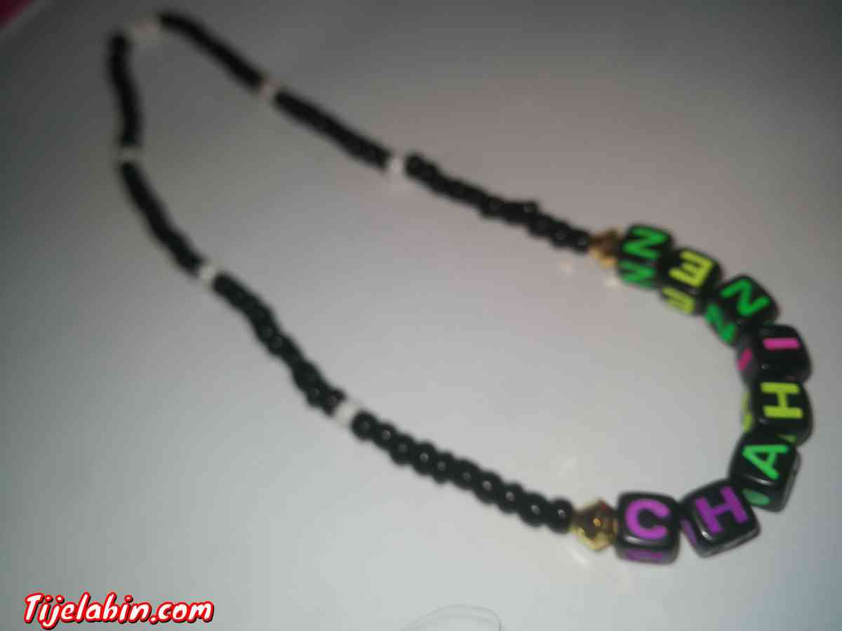 collier en perles avec prénom (Chahinez) - Hussein Dey, Alger - Tijelabin