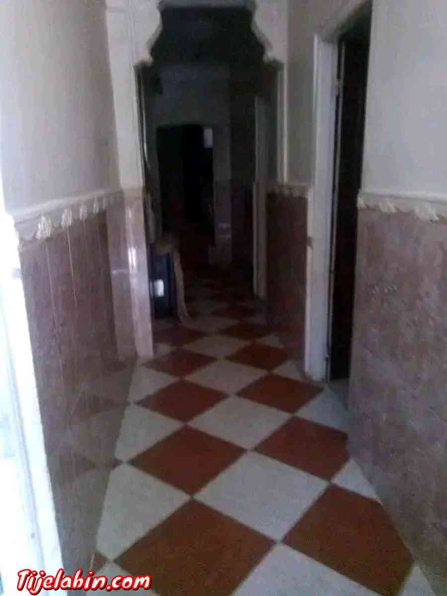 سكن بحي عين مصباح تيارت للبيع أو للتبادل - Tiaret, Tiaret - Tijelabin