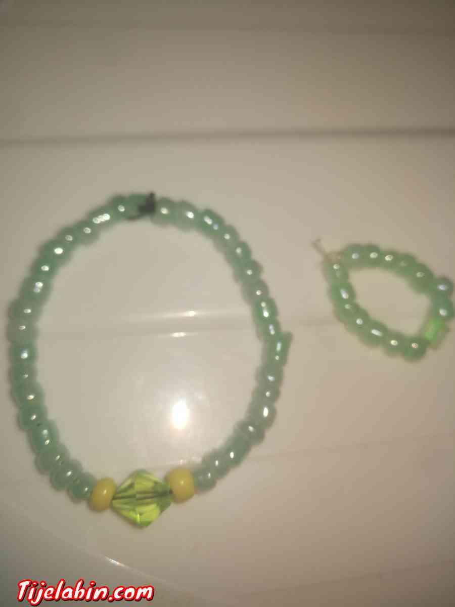 ensemble bracelet avec bague en perles vert _jaune - Hussein Dey, Alger - Tijelabin