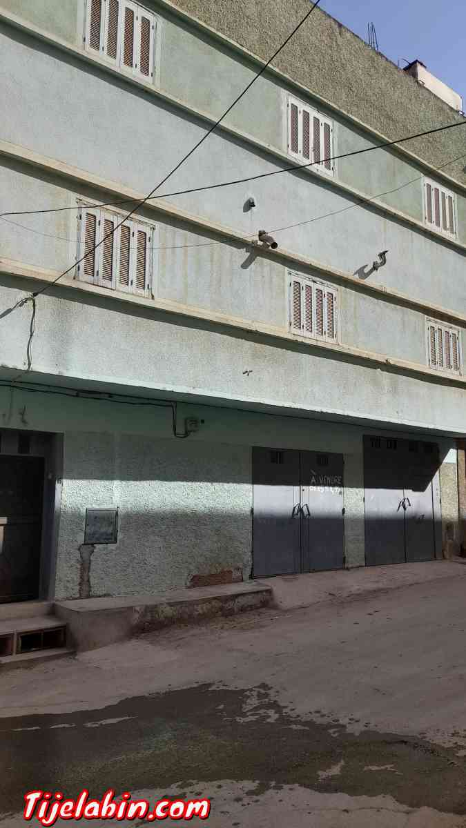 Garage 100m2 à louer avec cave 100m2 - Maghnia, Tlemcen - Tijelabin