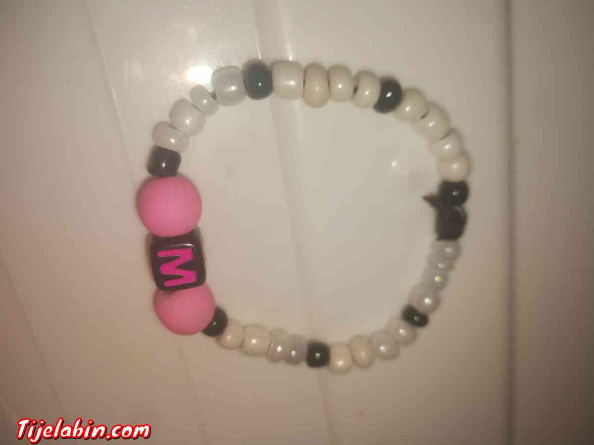 bracelet avec lettres (m)