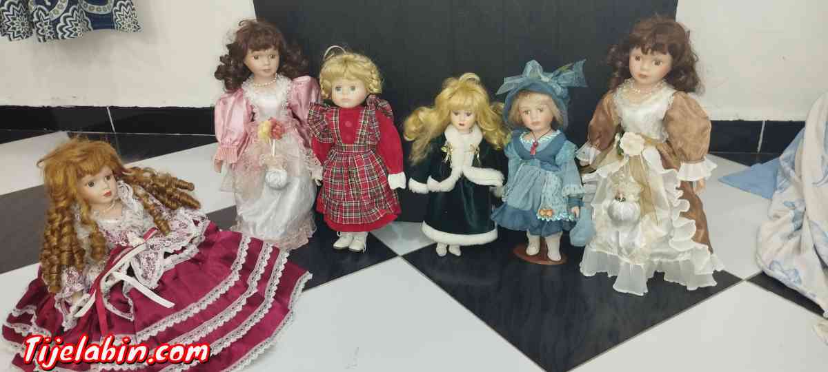 lot 6 Poupées porcelaine - Bab Azzouar, Alger