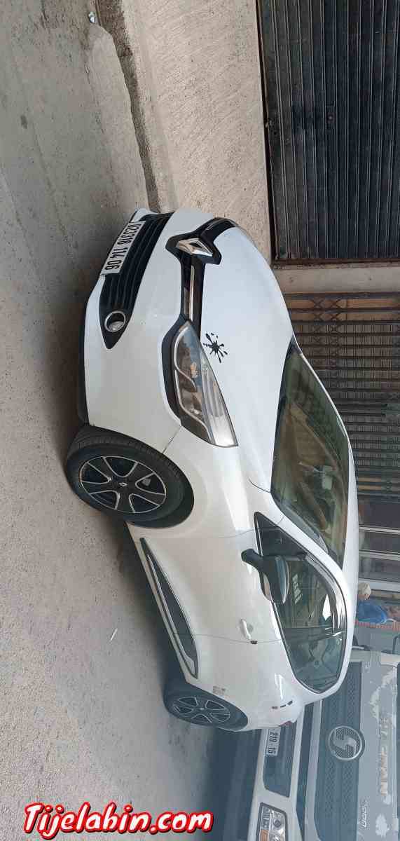 Clio 4 limited année 2014 - Sidi Aich, Béjaïa - Tijelabin