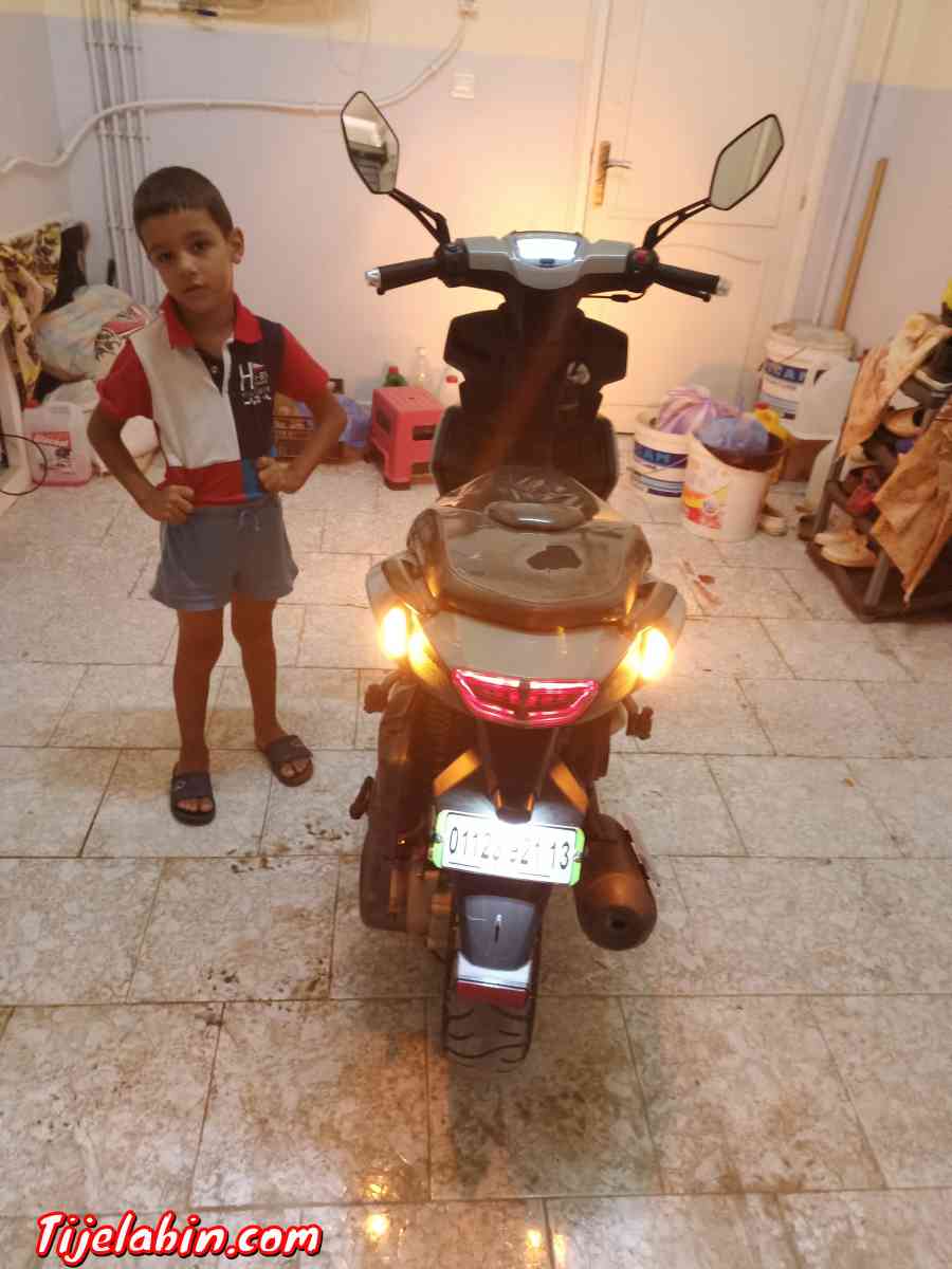 moto SAM S-pilar la 180