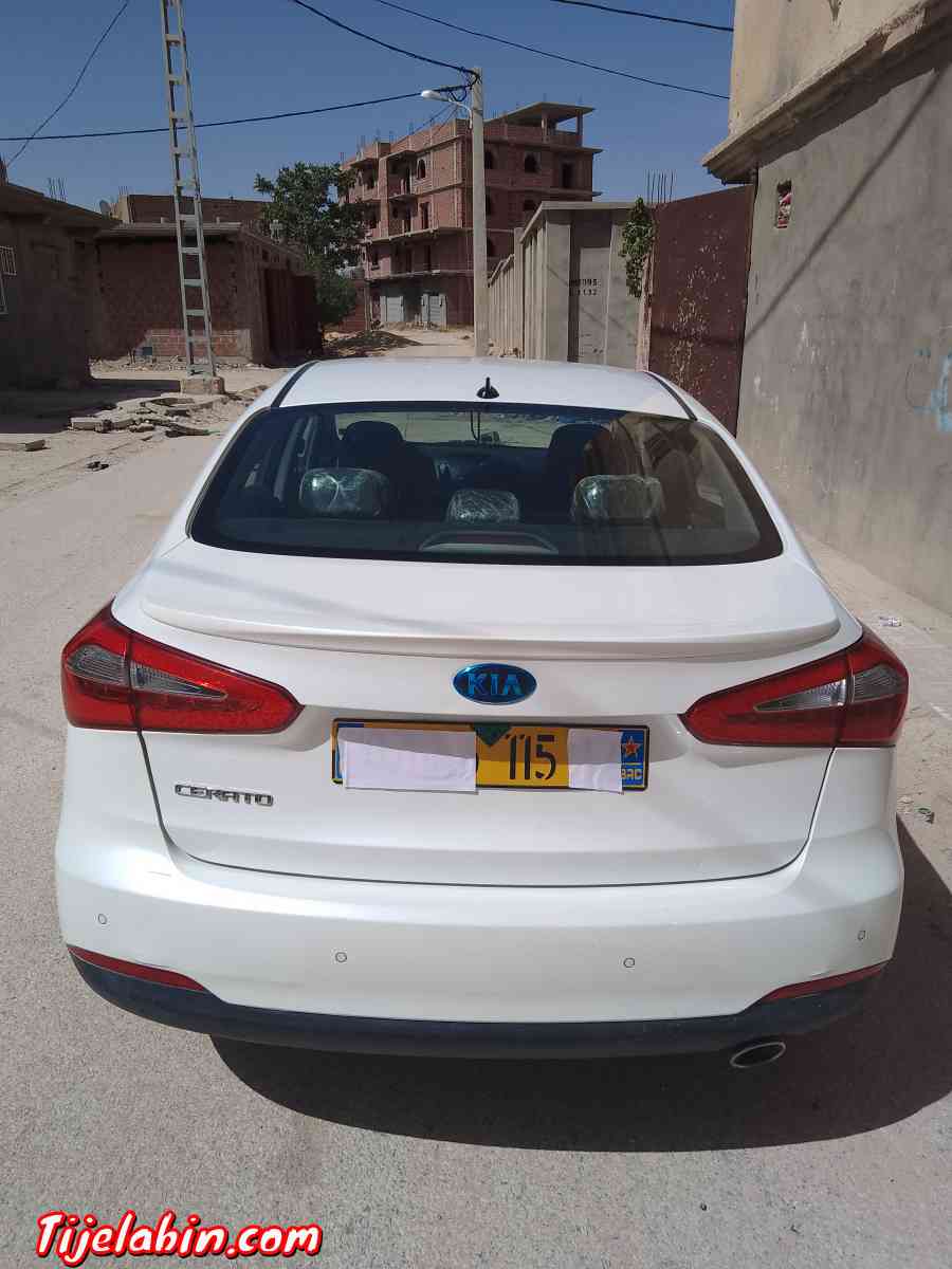 automobile - Aghbalou, Bouira