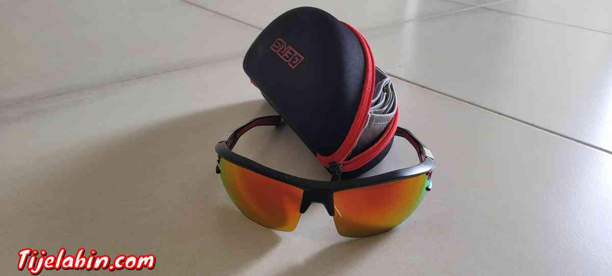 Paire de lunettes pour cycliste avec 4 couleurs interchangea