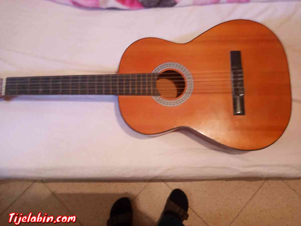 Guitare classique très bon état