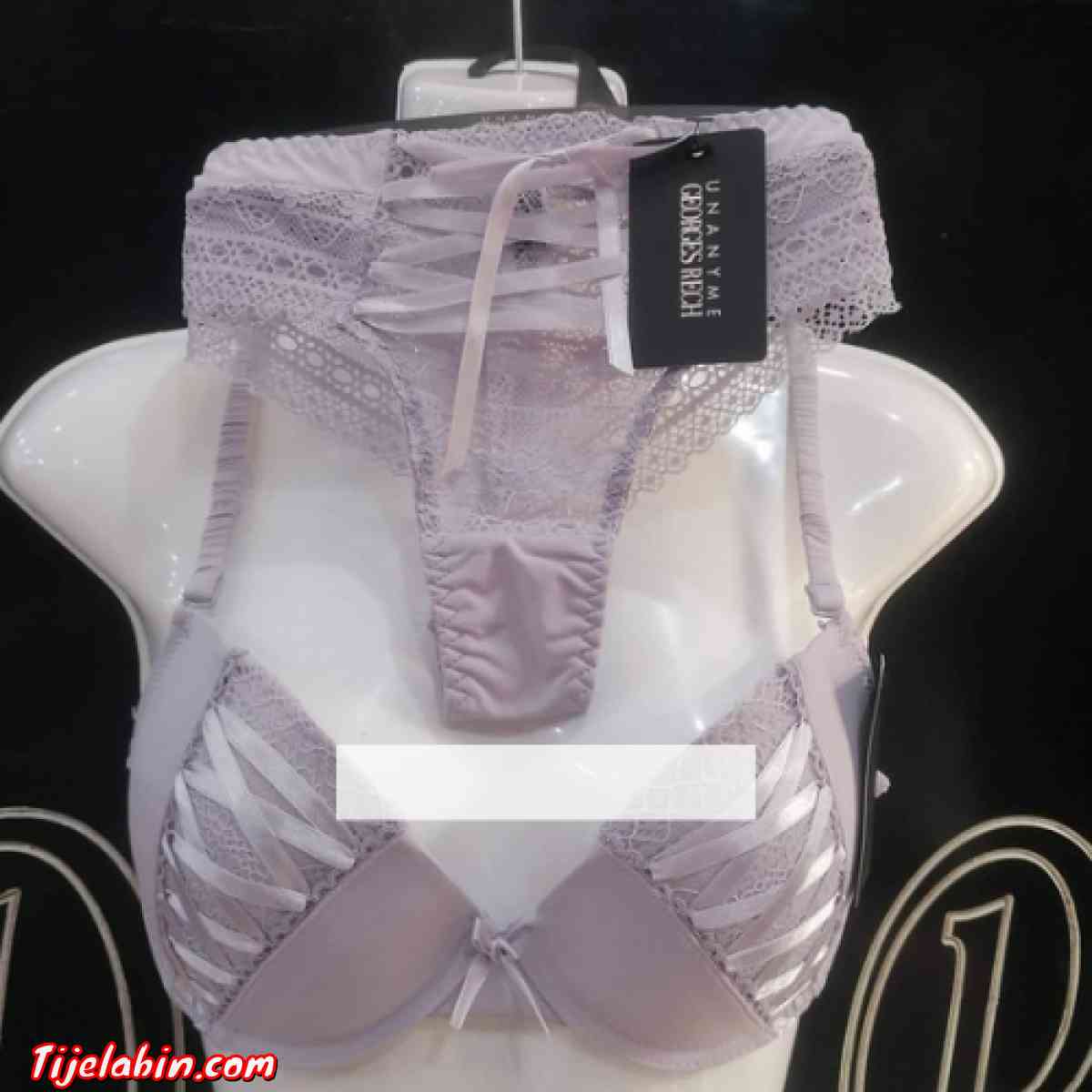 ملابس داخلية فرنسية