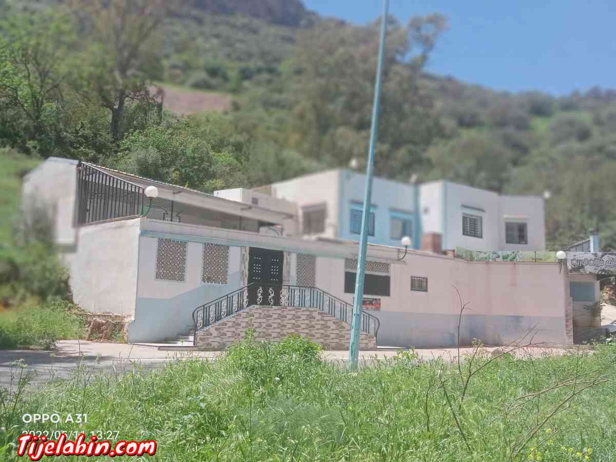 مطعم و ارض ا - Tlemcen, Tlemcen - Tijelabin