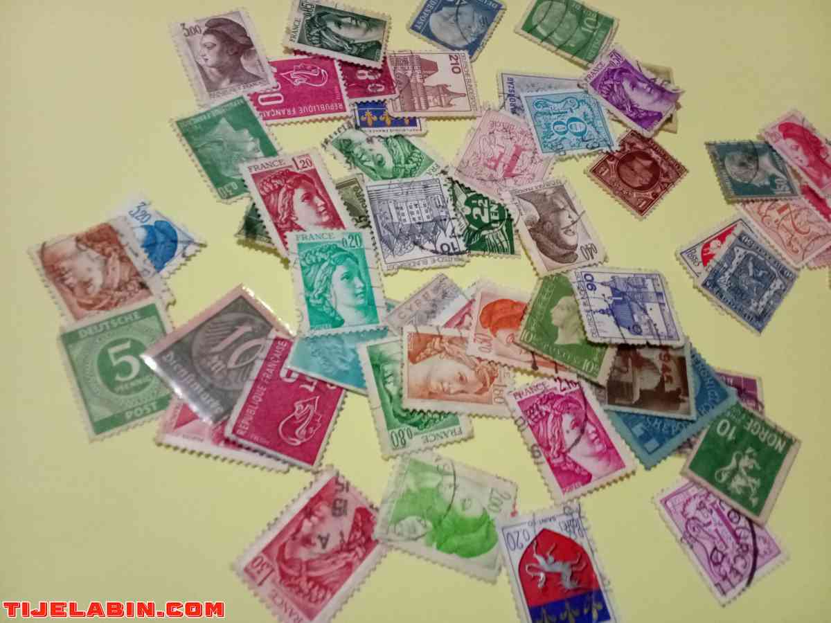 طوابع بريدية قديمة وعملات معدنيه.