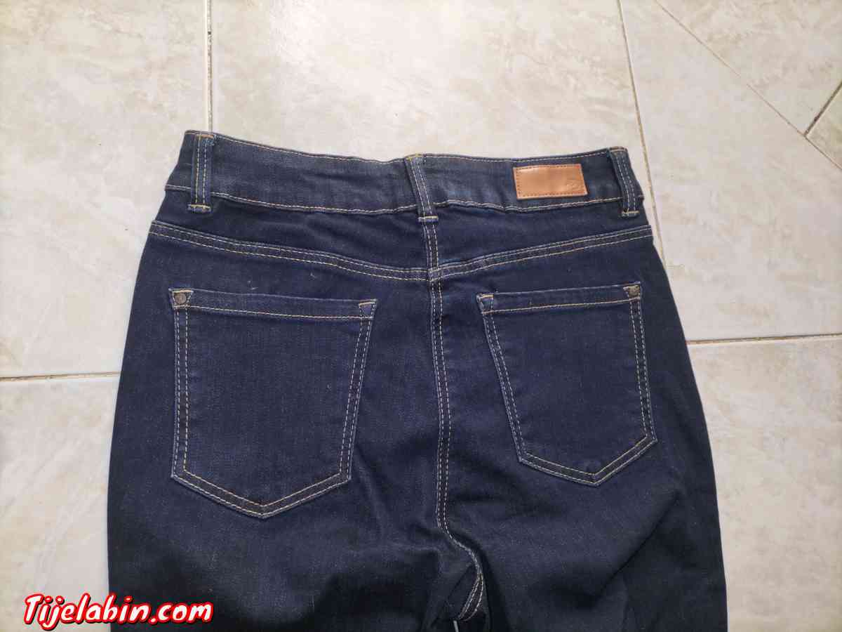 je vends un jean bleu foncé il vient de chez Damart - Boufarik, Blida - Tijelabin