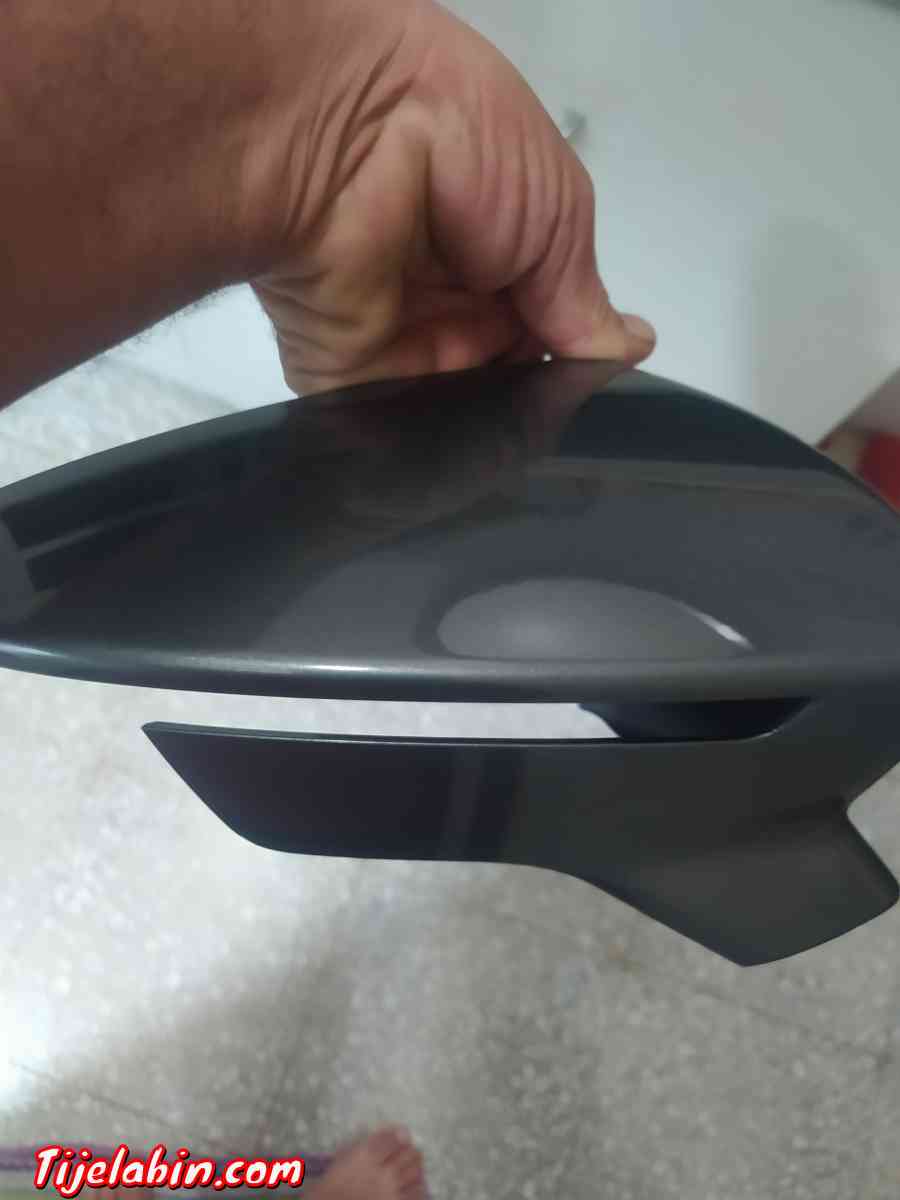 cache rétroviseurs et Mini chaine Seat Ibiza original - Chlef, Chlef - Tijelabin