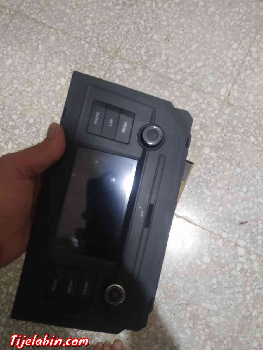 cache rétroviseurs et Mini chaine Seat Ibiza original