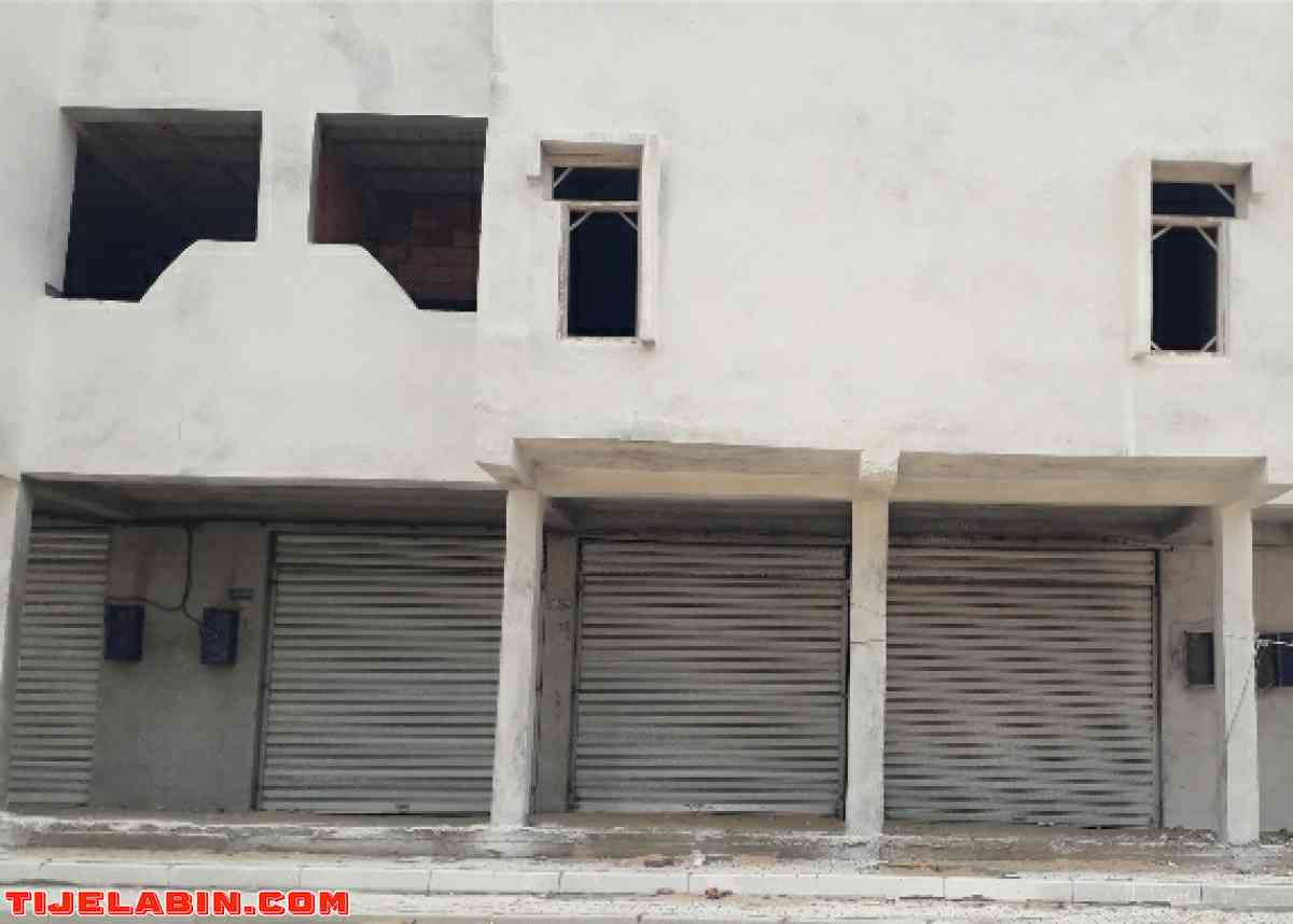 كراء 2 محلات في ولاية توقورت قريبا من الطريق الوطني رقم 3