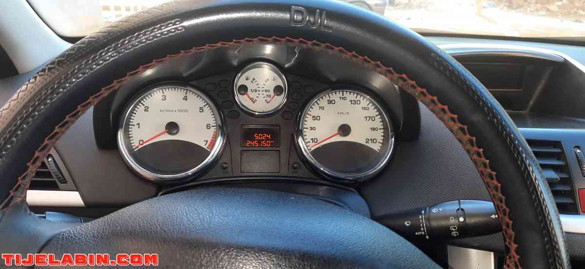 pujeot 207 anné 2011 moteur essence 1.4 vti - Ain Taya, Alger - Tijelabin