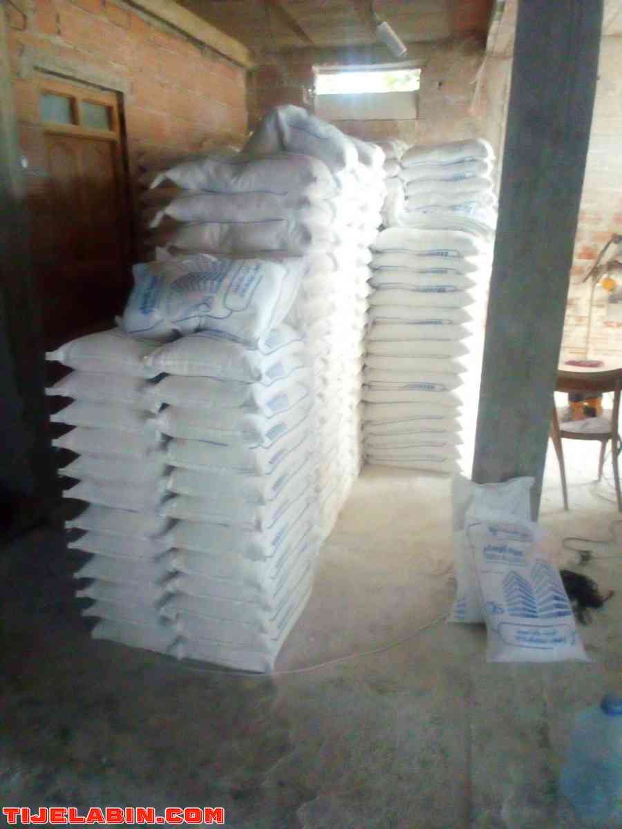 Poussière de marbre par Hakim Tutu