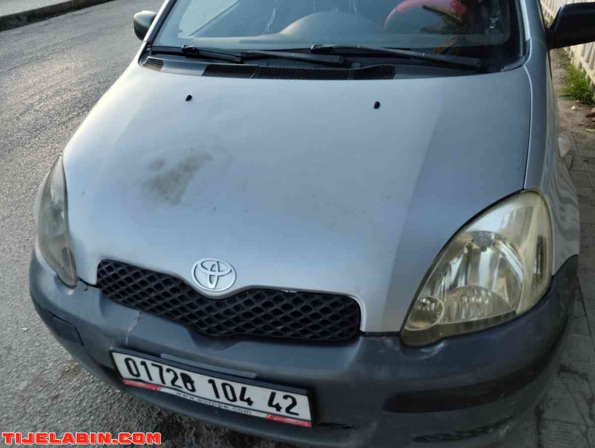 طيوطا ياريس2004 - Ain Tagourait, Tipaza