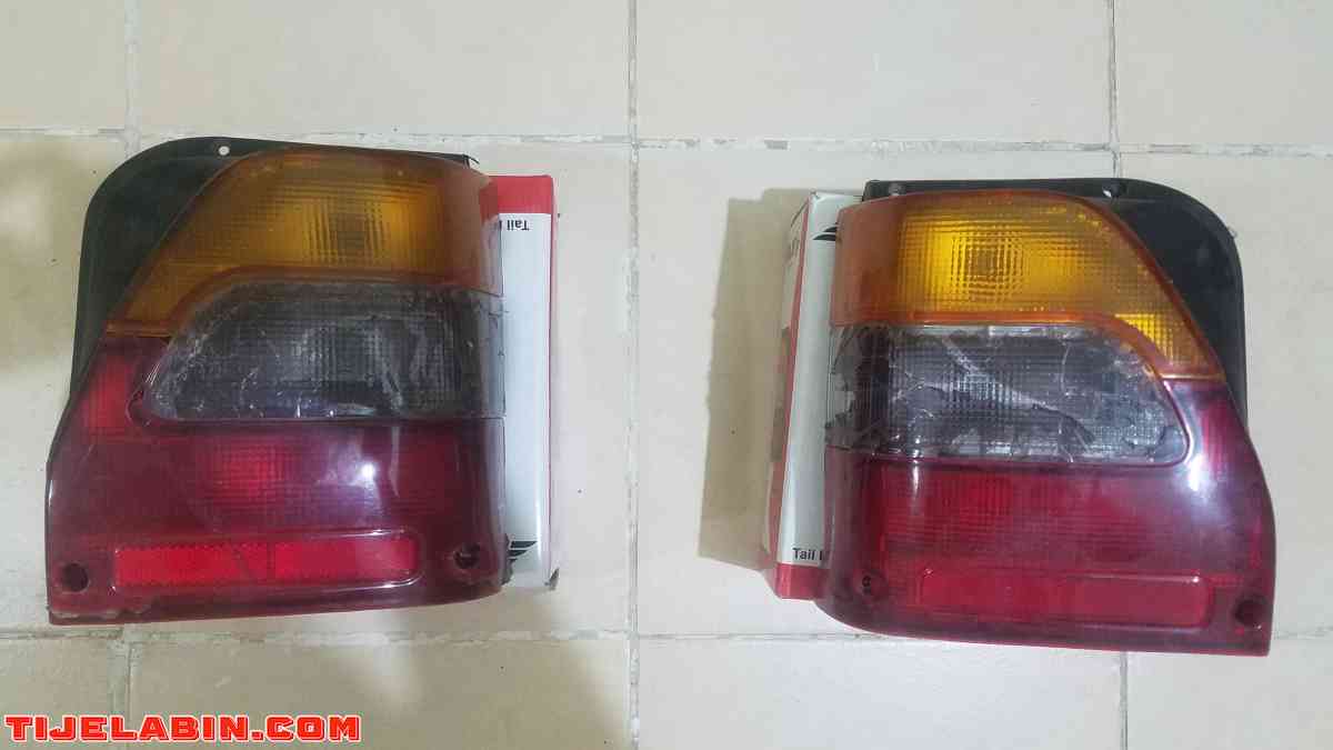 أضواء خلفية لسيارة ماروتي سوزوكي مستعملة في حالة جيدة جدا - Khracia, Alger - Tijelabin