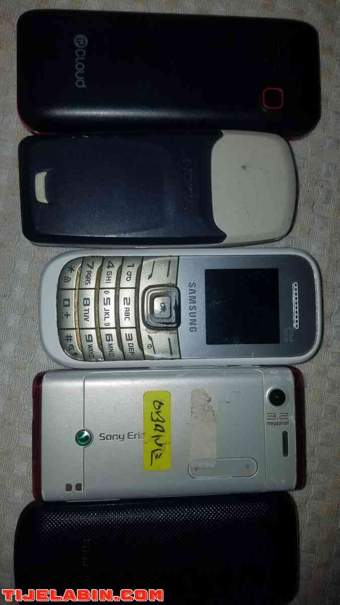 مجموعة من الهواتف المعطلة موجهة نحو محلات التصليح و الصيانة - Khracia, Alger